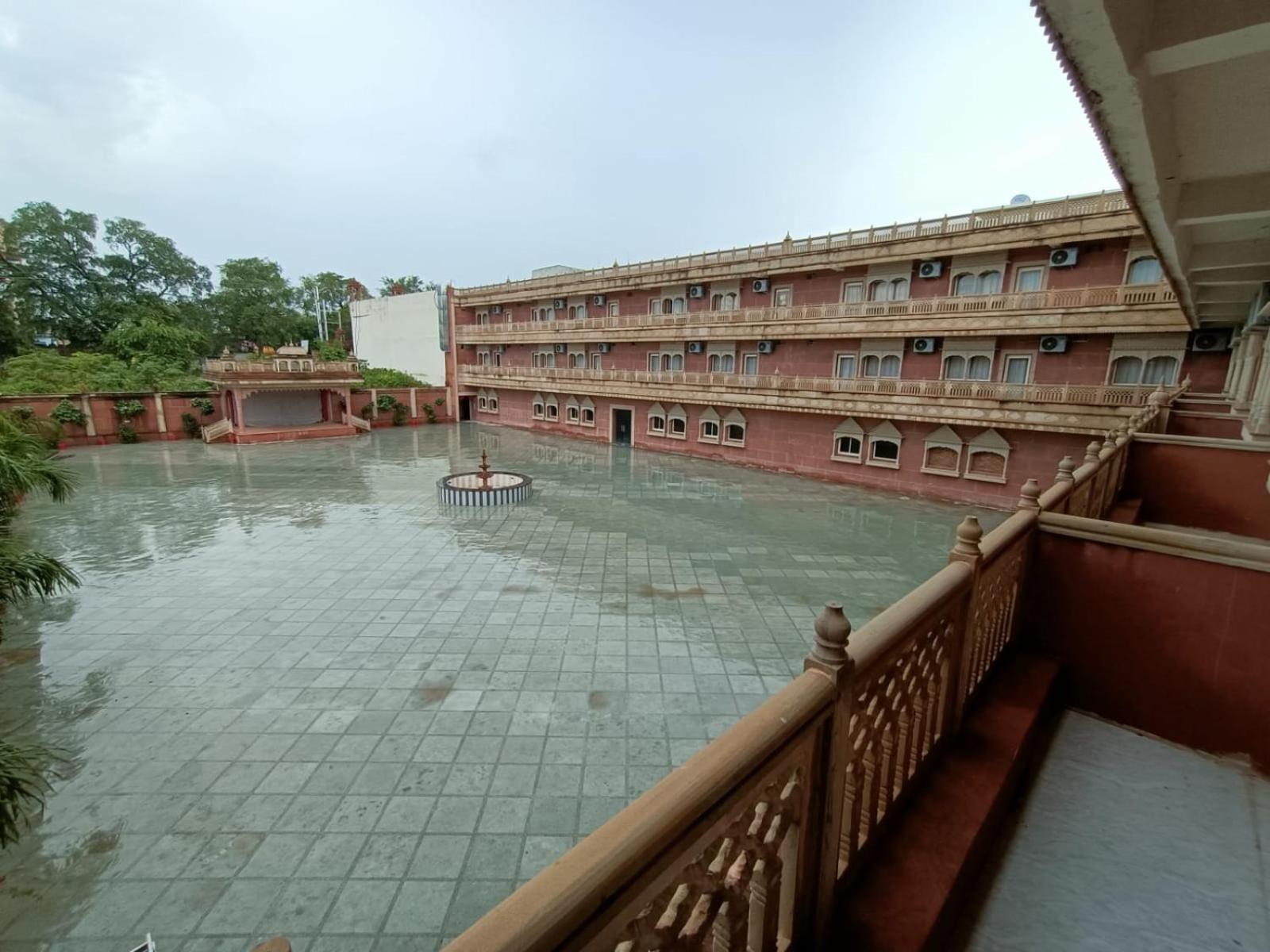Hotel Rajwada Palace Орчха Экстерьер фото